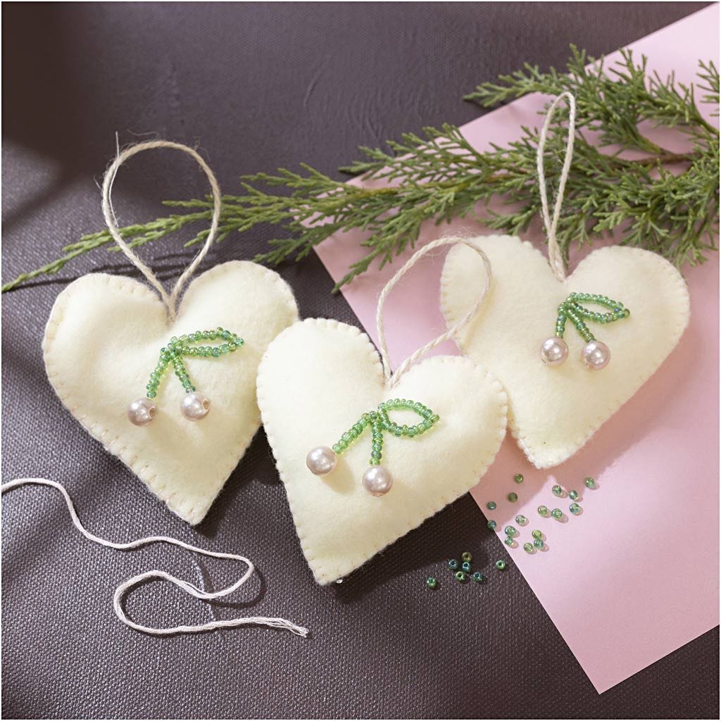 Christmas Mini Craft Kit - Sewing Hearts