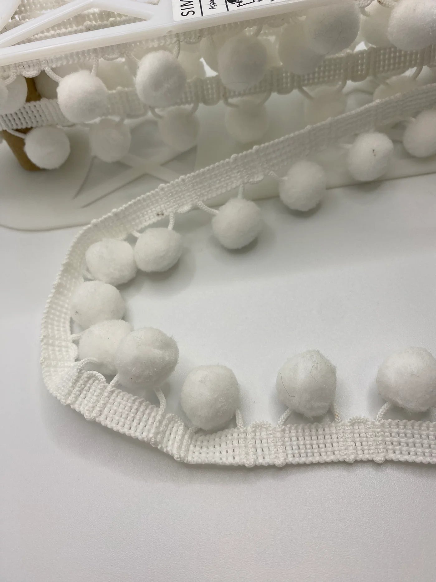 Simplicity Pompom Fringe Trim - White (per metre)