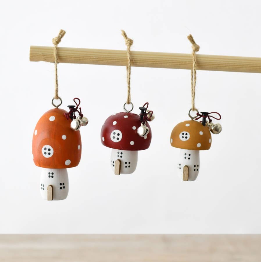 Rustic Mushroom House Ornament – 9cm