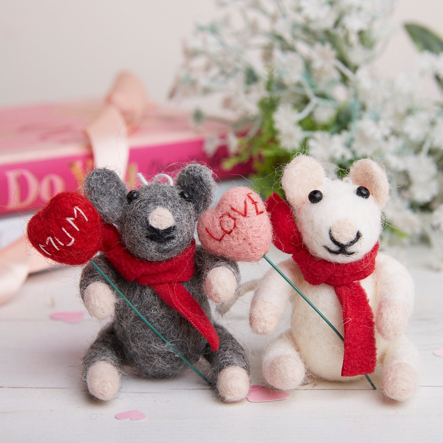 Simply Make: Needle Felting Craft Kit - Heart Mouse Duo